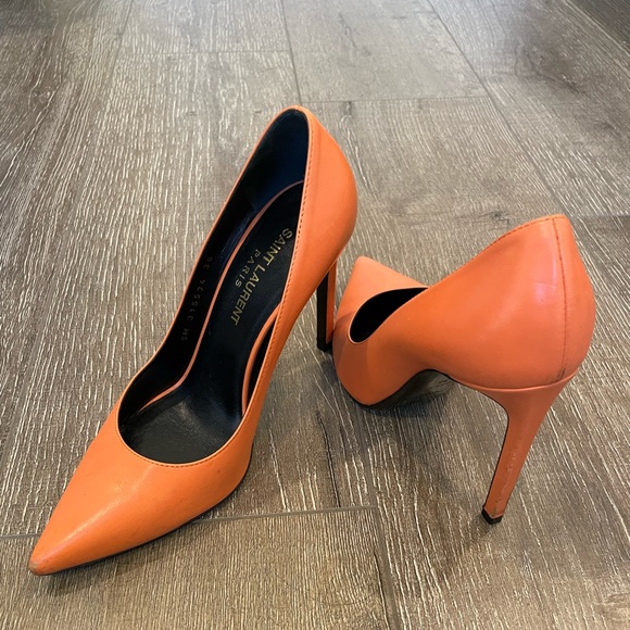 Saint Laurent Anja Pumps in Orange - Picture 1 of 6